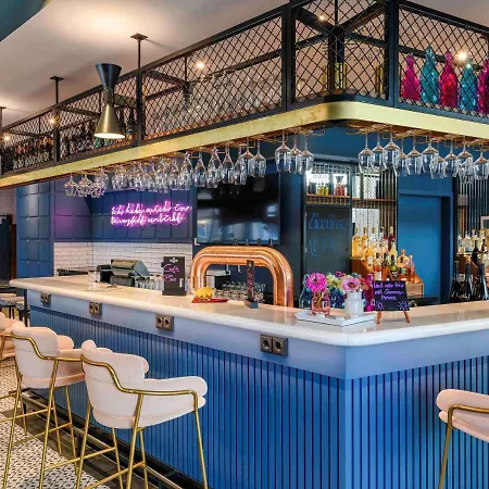 T H E Hotel