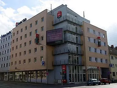 T H E Hotel