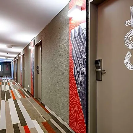 Hotel T H E 3*