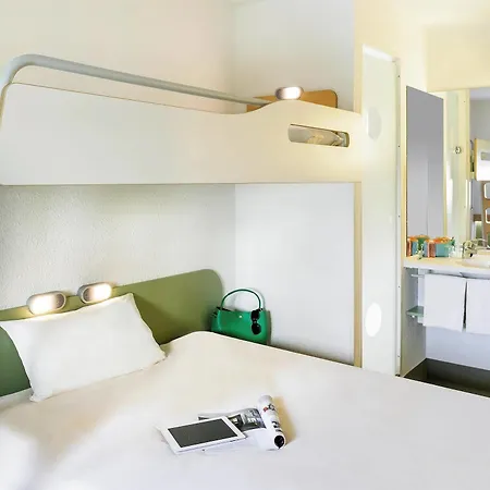 T H E Hotel