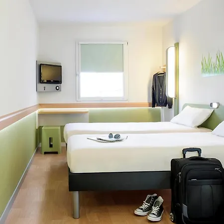 T H E Hotel