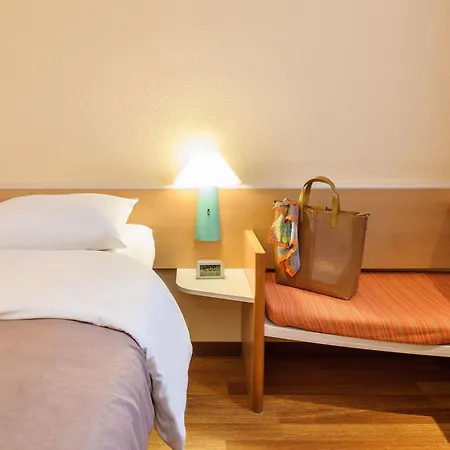 T H E Hotel