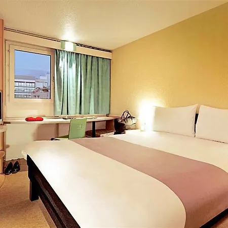 T H E Hotel